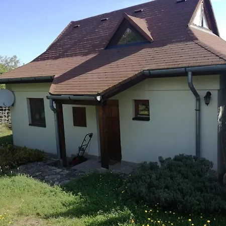 Felsooersi Nyugalom Case de vacanță *